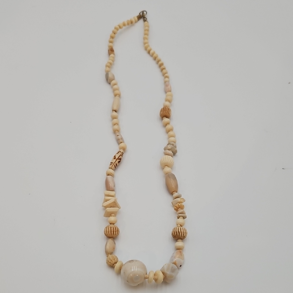 Elegant Beige Beaded Shell Necklace Vintage 15"